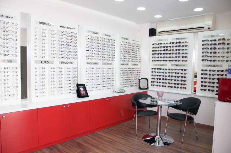 opticien-VINS SUR CARAMY-min_store-office-interior-design-brand-optometrist-design-809393-pxhere.com